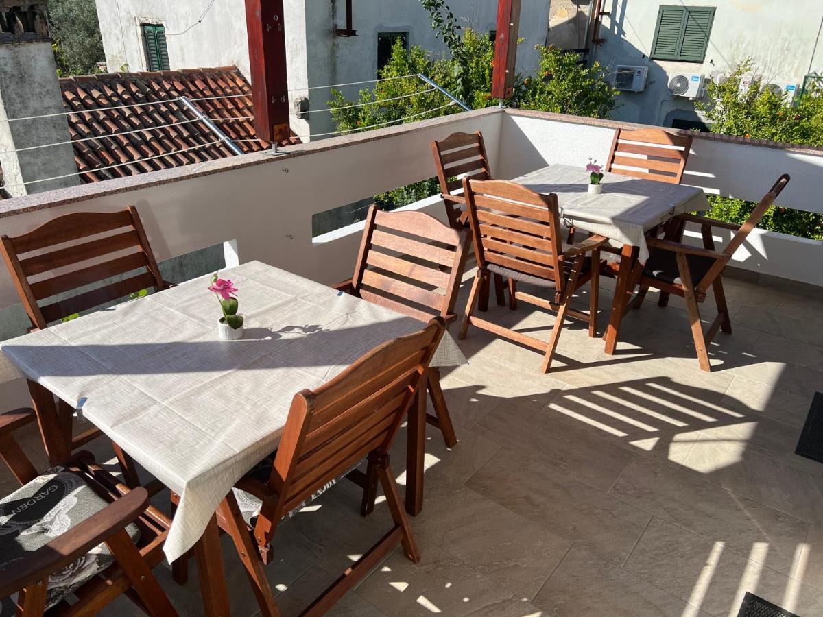 Apartmani Nina I Niko Ugljan Exterior photo